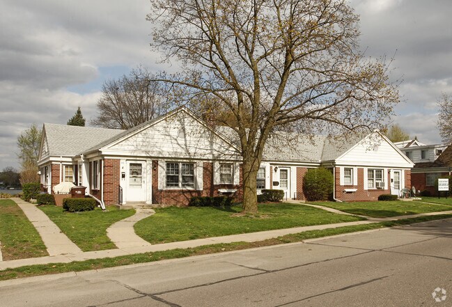 Photo - Lakeside Apartments/Condominums