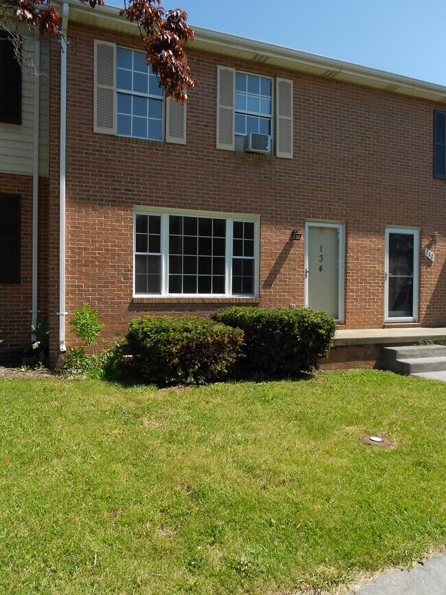 Photo - 134 Nottoway Dr Townhome