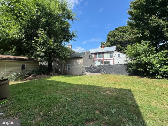 Photo - 206 Pear St