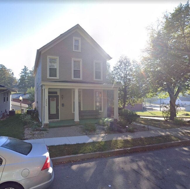 Photo - 2636 Queen St