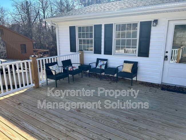 Photo - 17 White Oak Dr