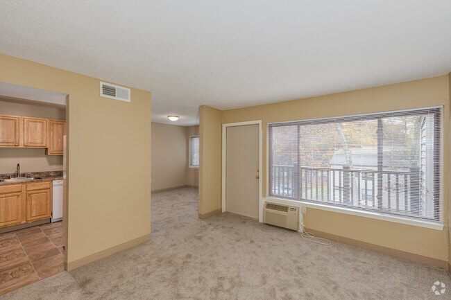 2BR, 1BA - 826SF - Living Room/Dining Room