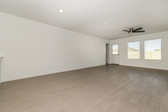 Photo - 1708 Crossbill St