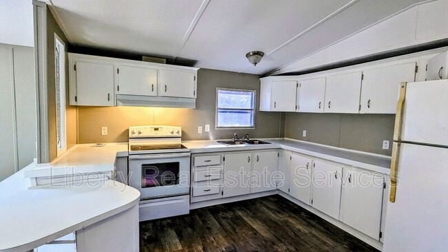 Photo - 260 Ed Powers Blvd