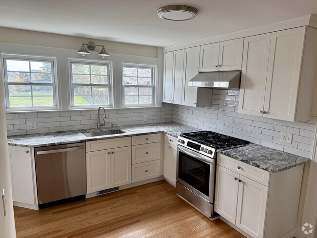 Building Photo - 133 Elm St Unit 133 Elm Rental
