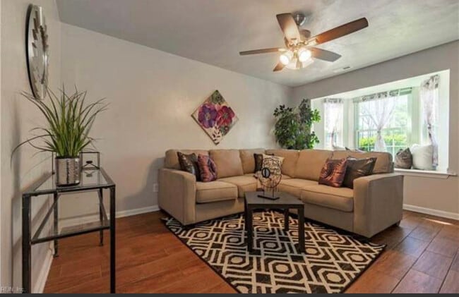 LIVING ROOM - 2706 Conrad Ave