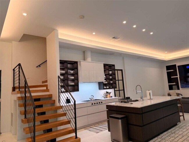 Photo - 2110 E Roxboro Rd NE