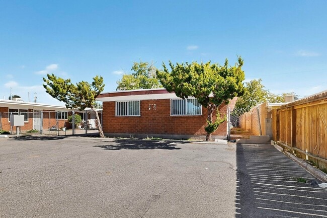 Building Photo - 540 Cardenas Dr SE Unit A