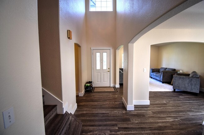 Photo - 2918 Lohman Ct SE