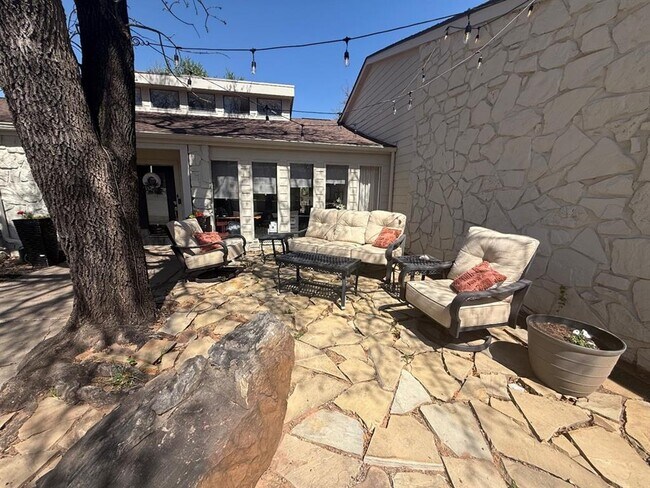 Photo - 1925 Plaza District Dr