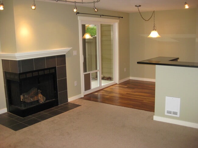 Photo - 2 Bedroom Kenmore Condo with Charming Details