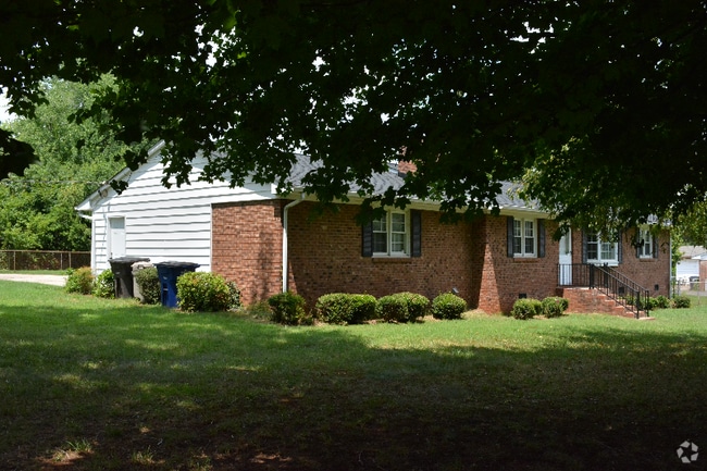 Building Photo - 4501 Kernersville Rd Rental