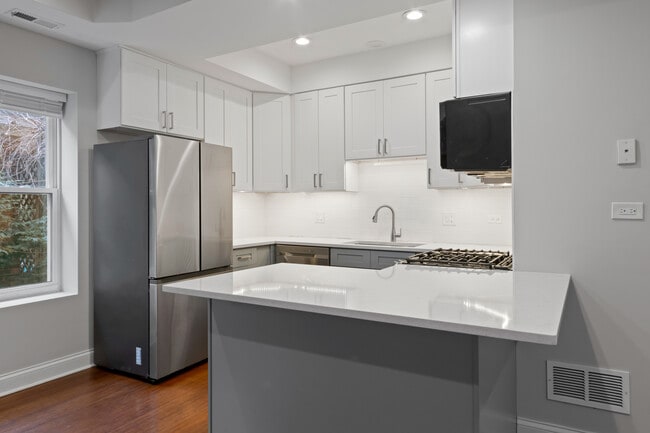 Photo - 4637 N Dover St Unit 2N