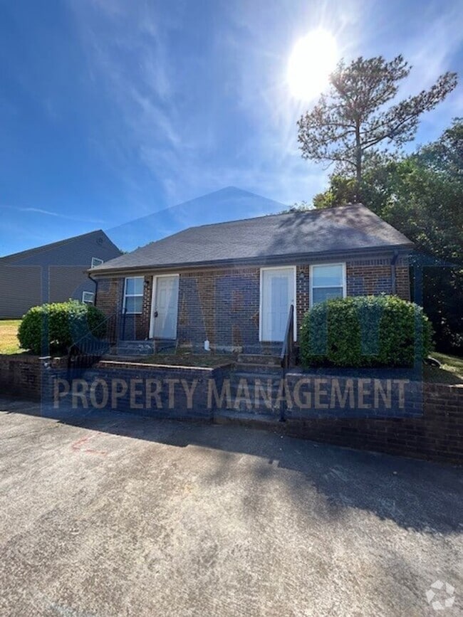 Building Photo - Centrally located two bedroom duplex! Rental