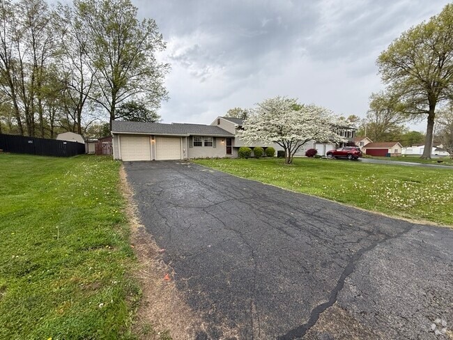 Building Photo - Stunning 3 beds 1.5 baths in Mineral Ridge Rental