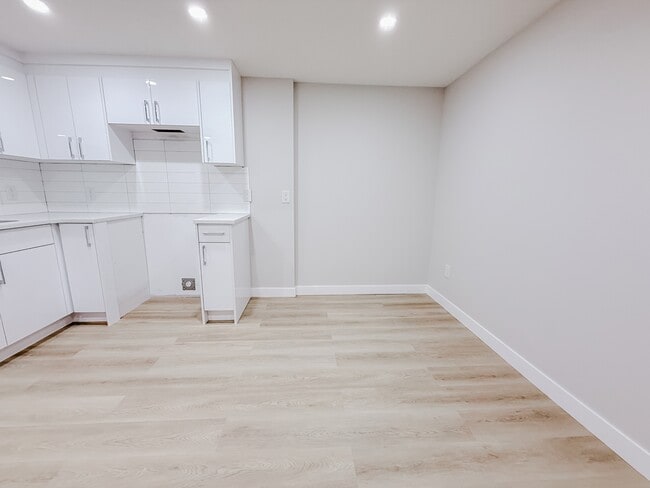 614-656 56 Ave SW