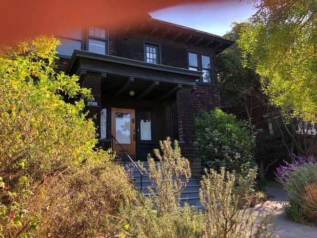 Photo - Big bedroom in cozy Single Family House walking distance to the Berkeley Campus. Gustavo Lopez AMSI