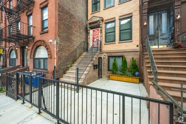 Photo - 1511 Pacific St