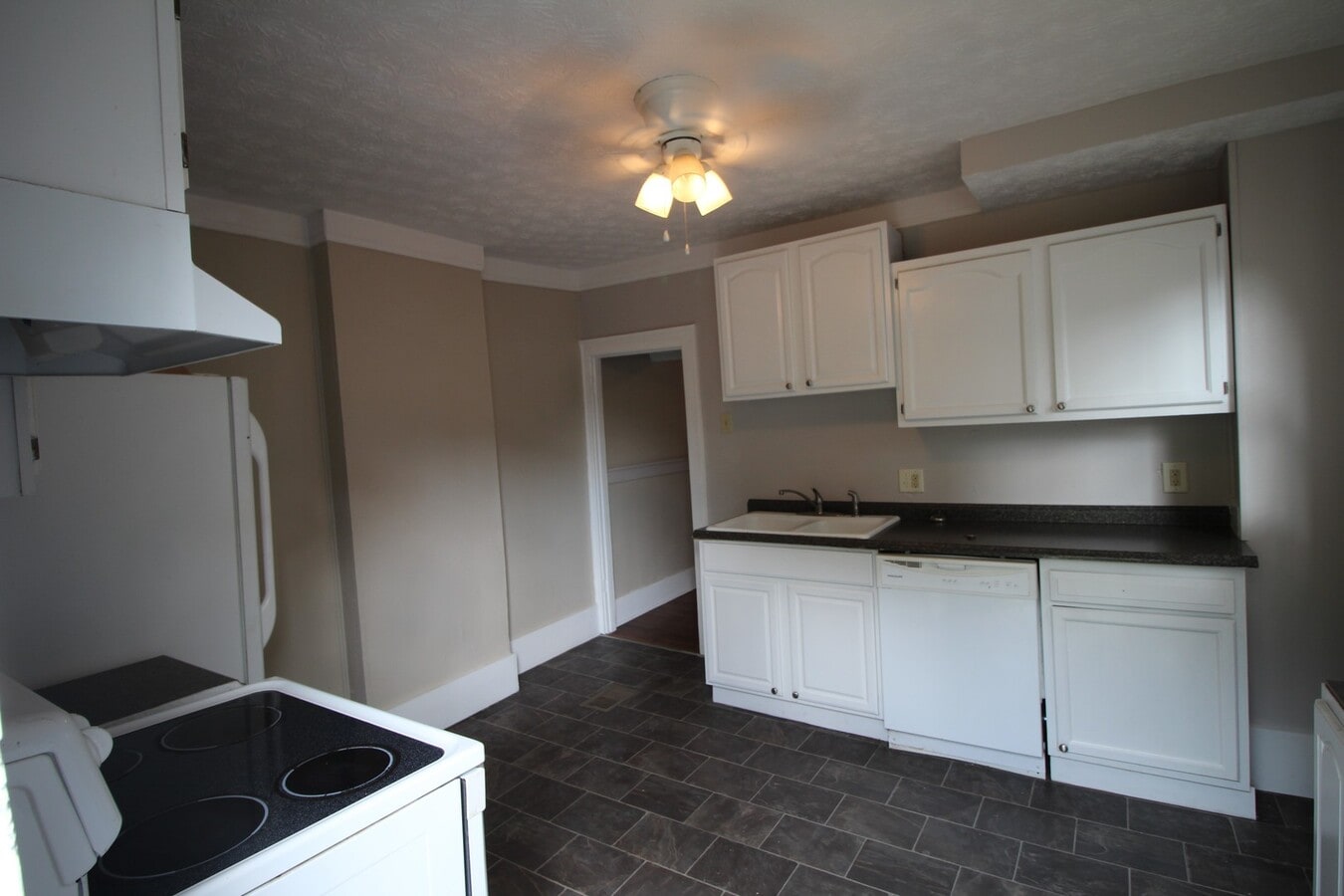 Photo - SPRING MOVE IN SPECIAL!! Large 2 bedroom duplex in Weiland Park / Italian Village area Unidad 1467 Grant