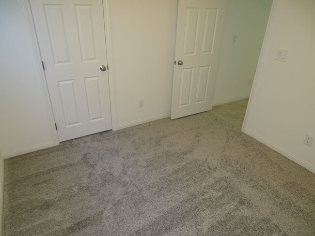 Photo - 5 Bedroom Home, 1st Floor Bed and Full Bat...