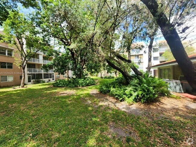 Building Photo - 8501 NW 8th St Unit 301-1 Rental