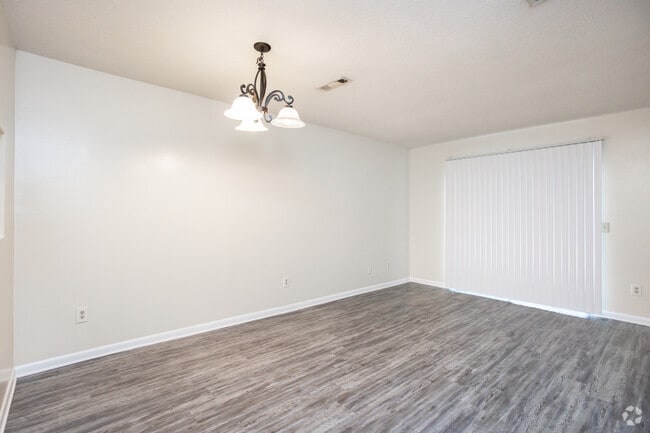 2BR, 1.5BA - 1,100SF - Living Room