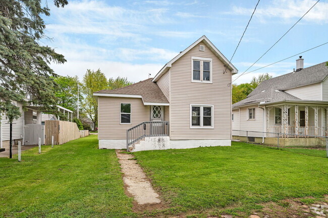 Building Photo - 622 E Joliet St Rental