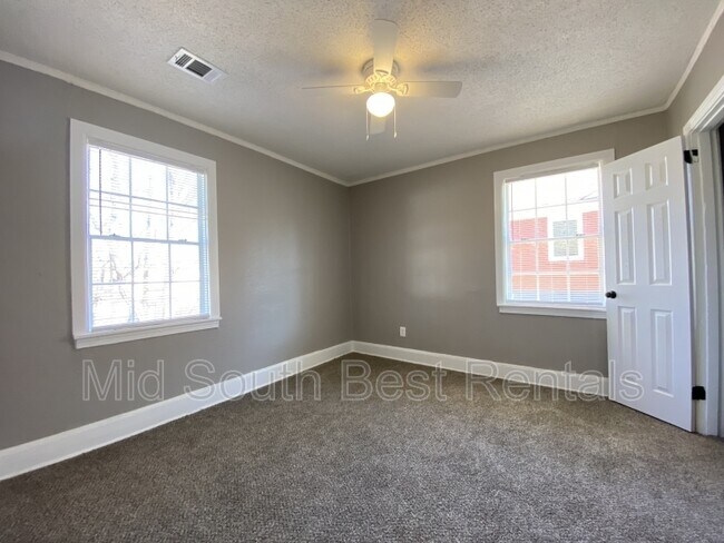 Photo - 1330 Chadwick Cir