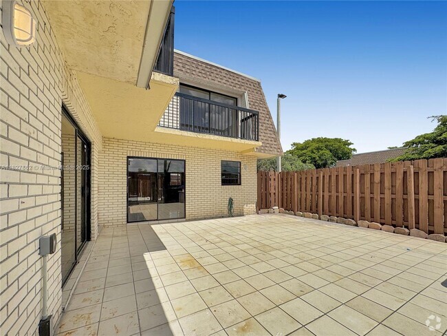 Building Photo - 8103 SW 24th St Rental