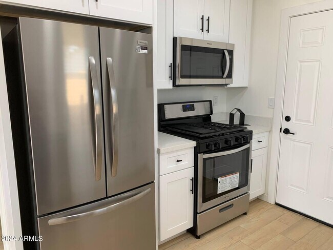 Photo - 2914 E Sheridan St