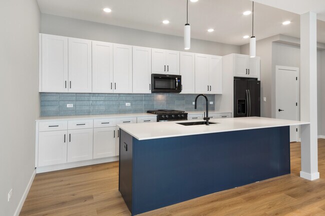 Photo - 3520 W Shakespeare Ave Unit 2