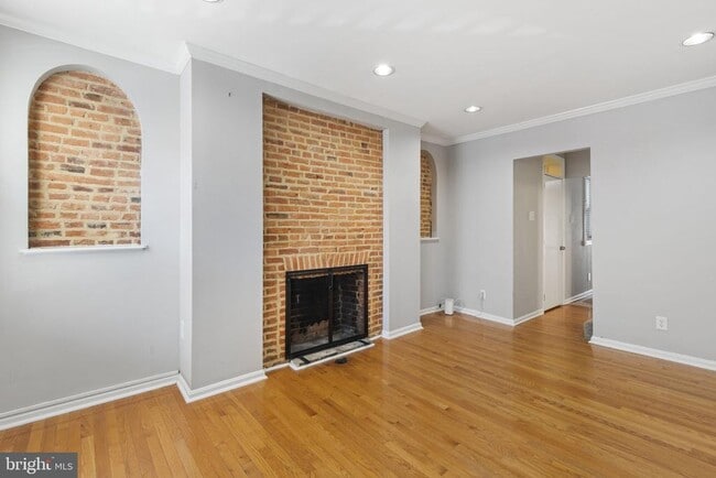 Building Photo - 12 S Washington St