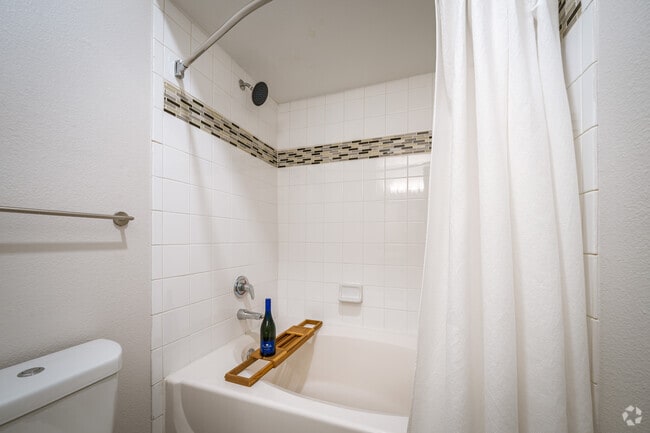 2BR, 2BA - 1,142SF