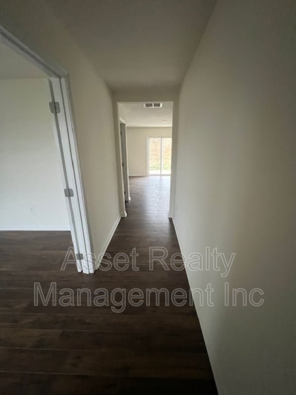 Photo - 305 Aspen Dr