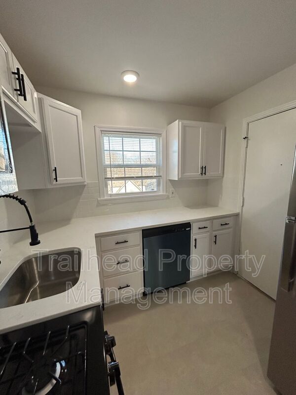Photo - 210 E Gregory Blvd
