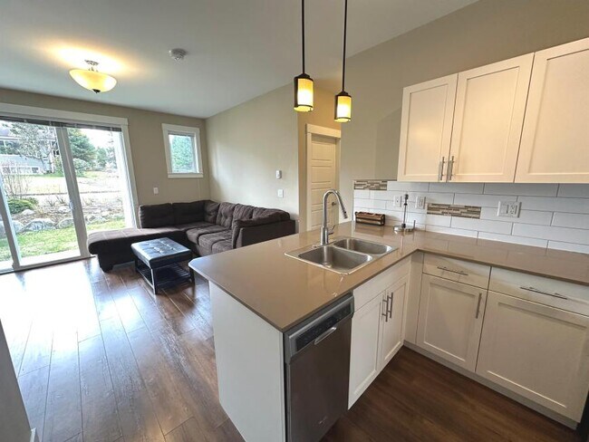 Photo - 2 bedroom in Kitimat BC V8C 2N9