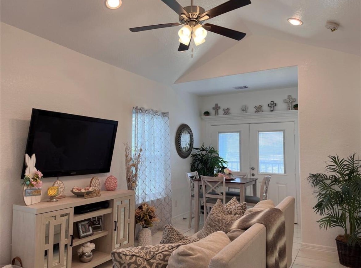 Photo - 13805 Renault St