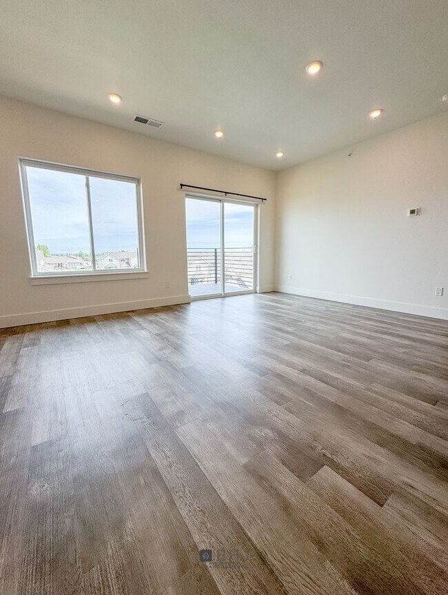 Building Photo - BRAND NEW Pet Friendly 2 bed/ 2 bath apartment! Unit # 303