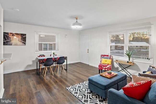 Photo - 903 Montrose Ave