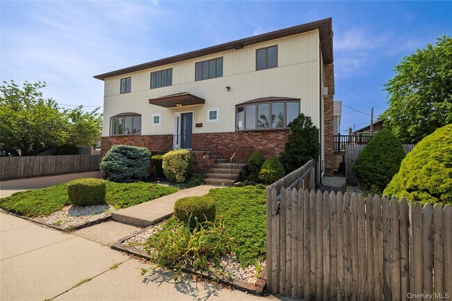 Photo - 580 E Pine St