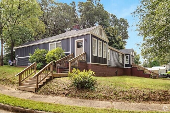 Building Photo - Renovated 2 Bedroom 2 Bath Duplex with Lar... Rental