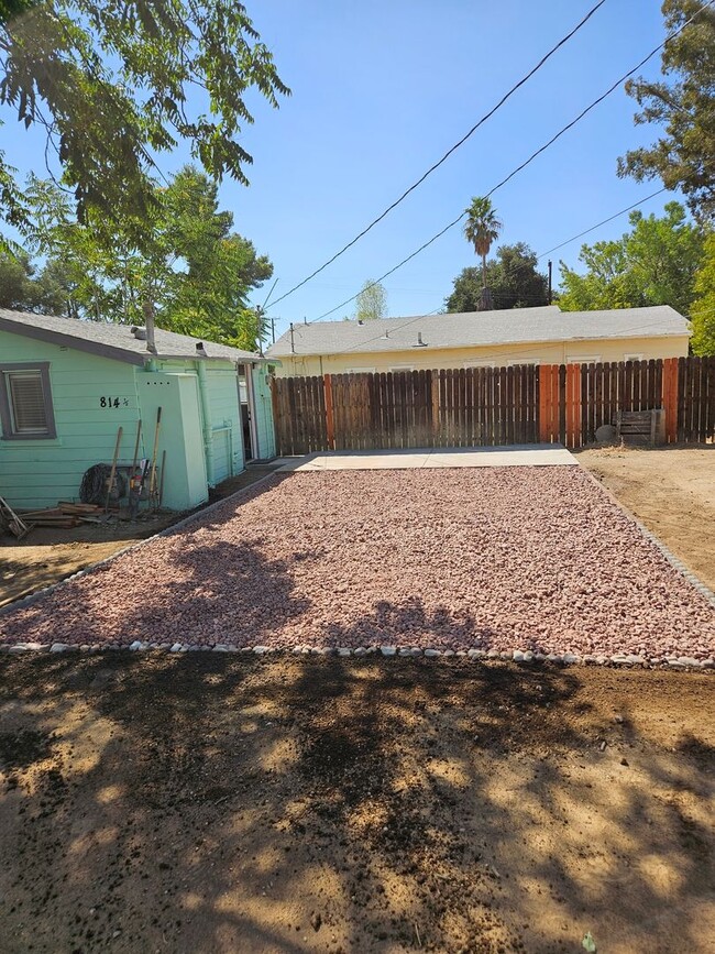 Building Photo - 814 Unit 814 1/2 Rental