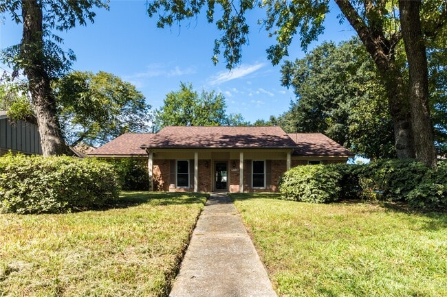 Building Photo - 5402 Sheraton Oaks Dr Rental