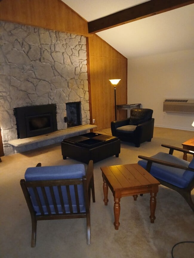 Building Photo - HS01