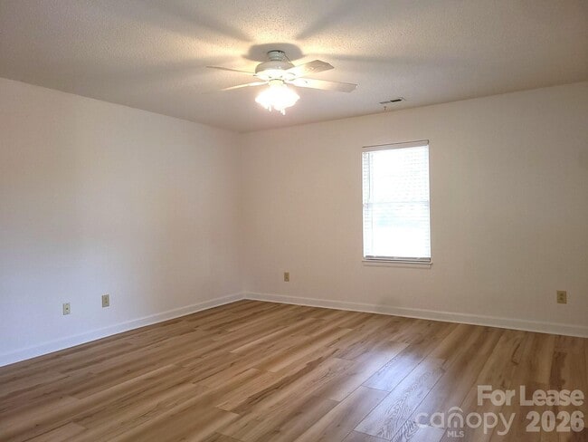 Photo - 2016 Oakdale Rd