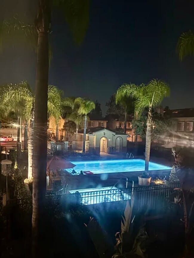 Building Photo - 401 N Cotswolds Ln Unit C