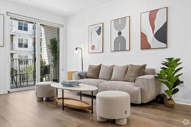 1BR, 1BA - 787SF - Living Room