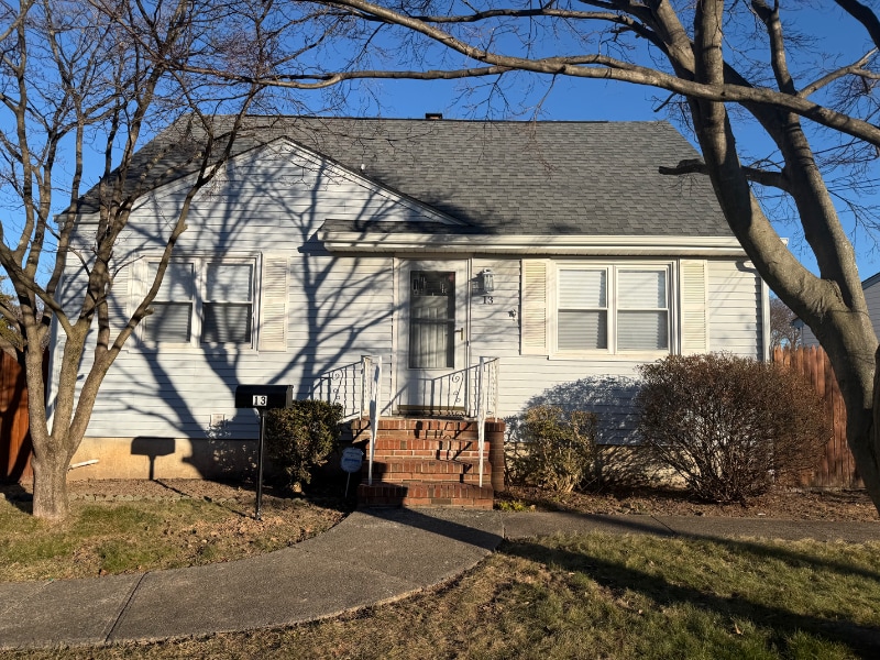 Photo - 13 Putnam Ave