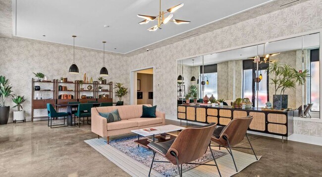 Photo - 1135 W Winona St