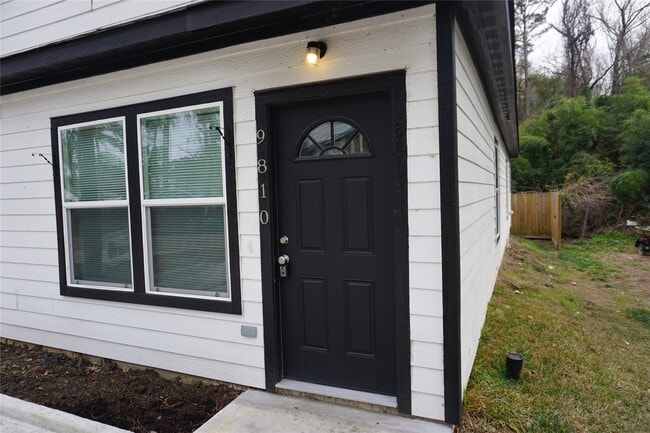 Building Photo - 9810 Arbor Oak